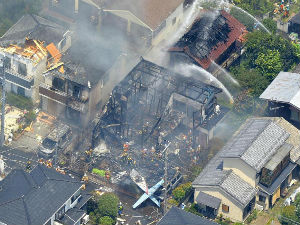 Мали авион пао у Токију, троје мртвих