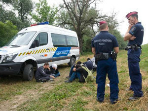 Чешка и Аустрија шаљу полицајце на мађарско-српску границу