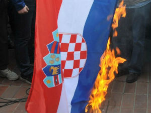 Винковци, ухапшени због паљења хрватске заставе 