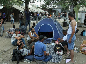 Монд: Мигранти у Србији добро дочекани