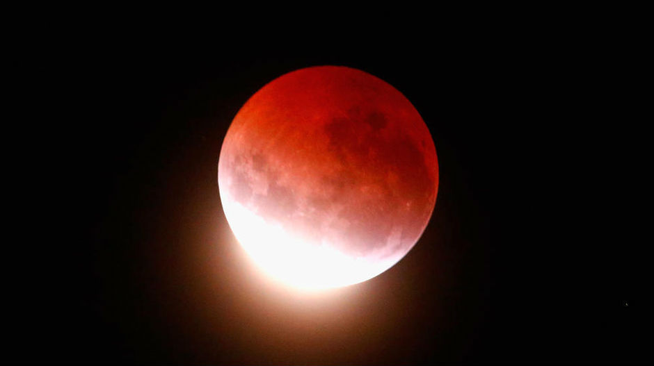 Смак света 28. септембра због „крвавог Месеца“?
