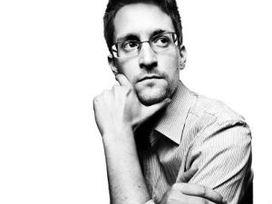 Едвард Сноуден на „Твитеру“ и прати само НСА