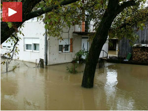 Карловац, стотине кућа под водом, угрожен центар града