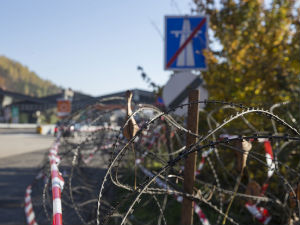 Аустрија поставила жицу код границе са Словенијом