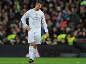 Пањолада, звиждуци и дебакл – али Роналдо остаје у Реалу