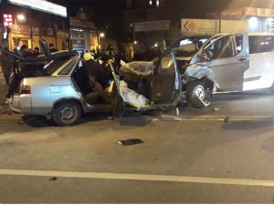 Судар аутомобила и српског комбија у Скопљу, погинула једна особа