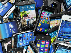 Мађари за дочек изгубили десетине хиљада мобилних телефона