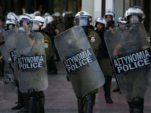 Сукоб демонстраната и полиције у центру Атине