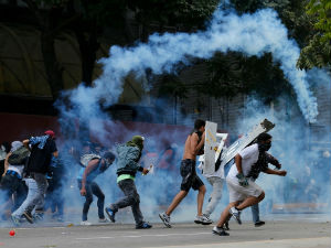 У протестима у Венецуели погинула два полицајца