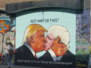 „Страствени пољубац“ Трампа и Џонсона на згради у Бристолу