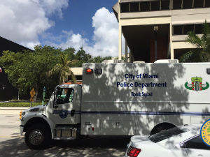 Узбуна због сумњивог пакета у полицијској станици у Мајамију