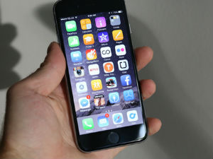 „Епл“ продао милијардити „ајфон“!