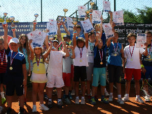 Будући тениски шампиони у Аранђеловцу