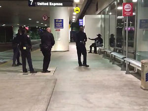 „Зоро“ направио панику на аеродрому у Лос Анђелесу 