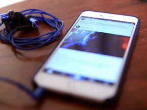 „Умиру“ екрани „ајфона 6“, „Епл“ суочен са тужбама