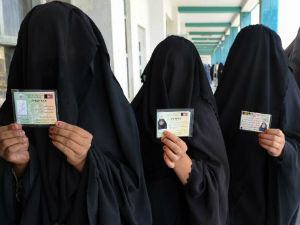 Исламска држава женама сада забрањује бурке!