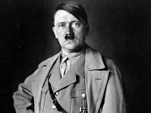 Дечак маскиран у Хитлера добио награду на маскенбалу