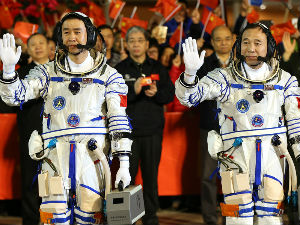 Кина послала двојицу астронаута на најдужи пут до сада