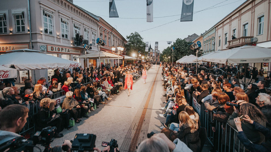 Спектакл у Новом Саду – највећa моднa пистa у Европи на отварању Недеље моде