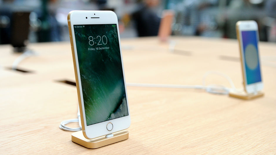 „Епл“ забележио пад продаје телефона „ајфон“