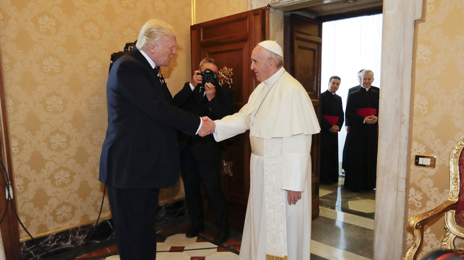 Папа Меланији Трамп: Дајете ли Доналду потицу?