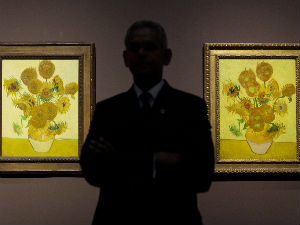 Ван Гогови „Сунцокрети“ спајају се на „Фејсбуку“