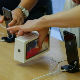 „Епл“ признао да намерно успорава старије „ајфоне“