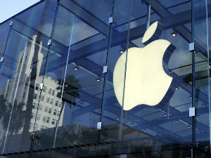 „Епл“ на суду због успоравања старијих модела телефона