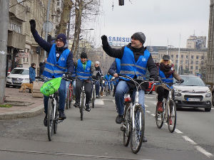Активисти ГГ "Шта радите бре" промовисали превоз бициклом