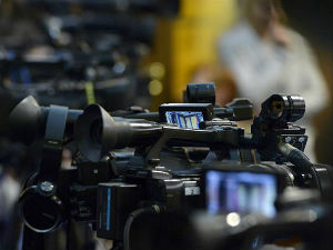 Репортери без граница: Осуђујемо нападе провладиних медија на новинаре у Србији