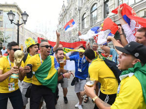 Карневал у Москви, сусрет навијача Србије и Бразила