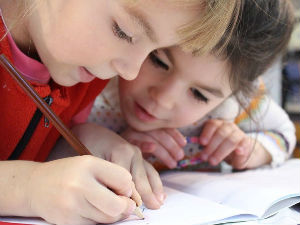 Девојчице читају и пишу боље од дечака