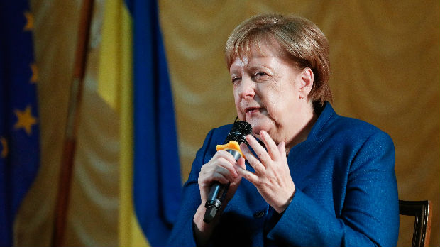 Меркел за продужење санкција ЕУ Русији