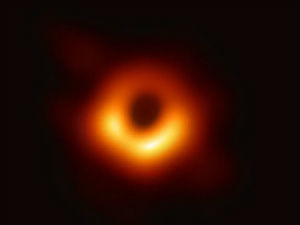 Објављена прва фотографија црне рупе