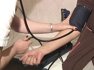 За праву дијагнозу и терапију, неопходно је редовно мерење крвног притиска