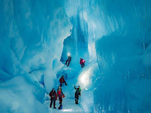 Откривено „ледено краљевство“ испод Антарктика