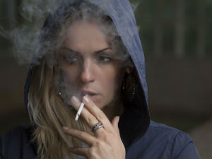 Русија забранила пушење и на терасама