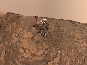 Њему коронавирус не прети, јер је сам и ужива – на Марсу