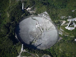 Снимак рушења другог по величини радио-телескопа на свету