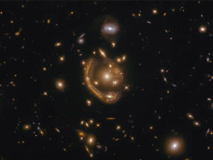 Хабл снимио један од највећих и најкомплетнијих „Ајнштајнових прстенова“ икада виђених до сада