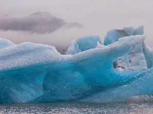 Распао се огромни ледени брег у Атлантику