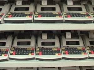 Od januara fiskalne kase moraju da koriste gotovo svi, ali ne i advokati i taksisti