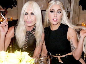 Лејди Гага уз нову „Версаче“ колекцију обележава деценију албума Born This Way 