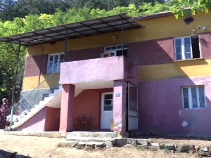 Prazne kuće na selu dobijaju stanare - šta kažu porodice iz Vladičinog Hana i Pirota
