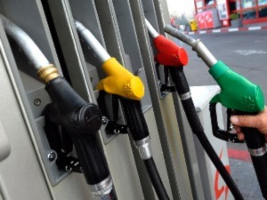 Uzavrelo svetsko energetsko tržište, kada će se odraziti i na pumpe u Srbiji