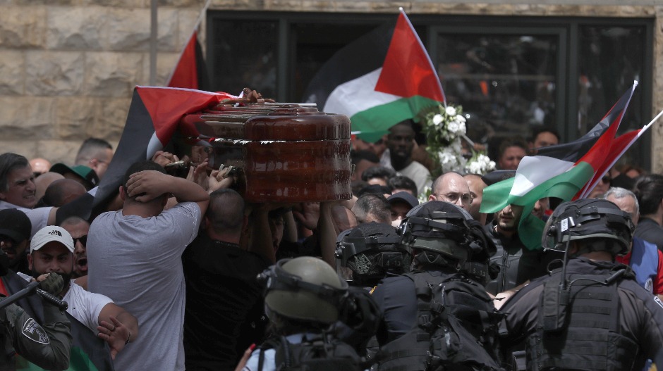 Шок бомбе и сукоби, израелска полиција напала погребну поворку убијене новинарке Ал Џазире