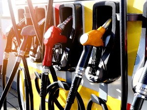 Nove cene goriva – benzin skuplji za 5, dizel za 3 dinara
