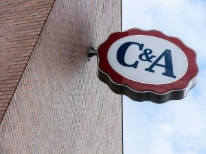 C&amp;A Moda popisuje imovinu i zatvara radnje