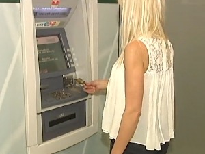 Da li kada biramo banku pristajemo i na sva poskupljenja usluga