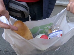 Cene skaču, korpe poluprazne – šta možemo da kupimo za jednu &#34;crvenu&#34;